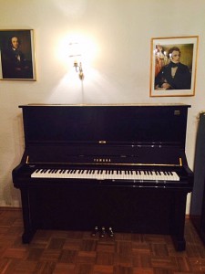 YAMAHA: Modell U3